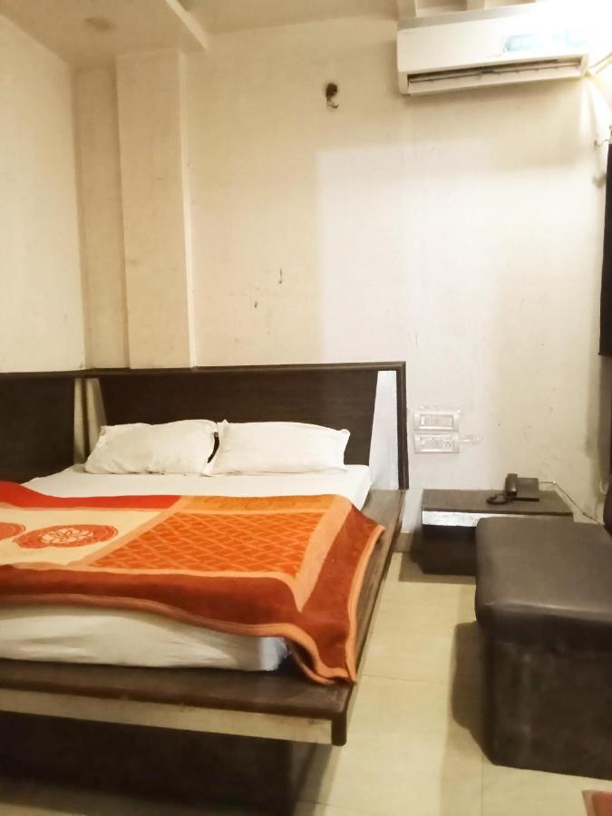 Hotel Odeon Continental Нью-Дели Экстерьер фото